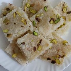A picture of NARIYAL MEETHAI/BARFI.