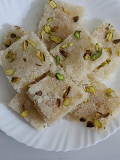 A picture of NARIYAL MEETHAI/BARFI.