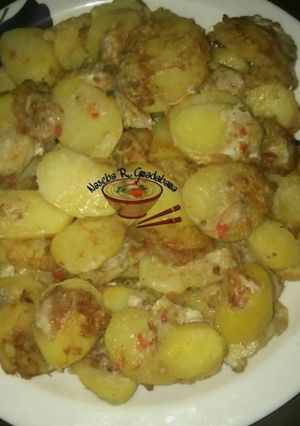 A picture of Irsh potato nd egg.