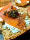 Toast Cá Hồi Xông Khói và Trứng Cá Tầm/ Caviar, Smoked Salmon & Herb Cream Cheese Toast