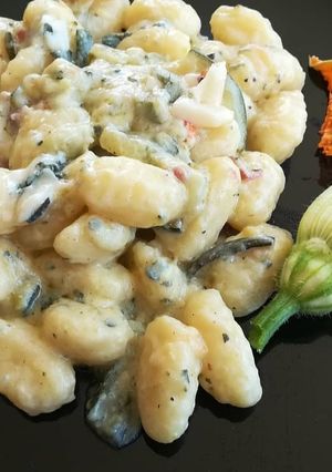 Foto di Gnocchi con crema di zucchine, speck e gorgonzola 😋