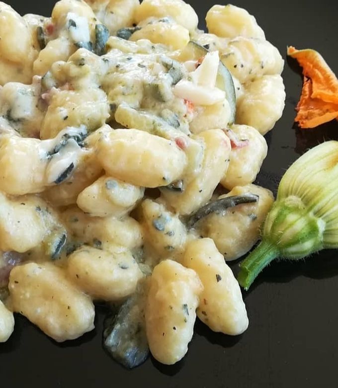 Foto di Gnocchi con crema di zucchine, speck e gorgonzola 😋