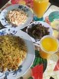 Small vegetable rice with grilled meat souce da mango juice