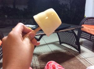 Una foto de Paletas de leche 3 ingredientes 🥛🍭