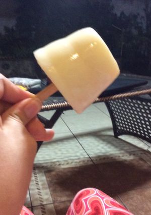 Una foto de Paletas de leche 3 ingredientes 🥛🍭