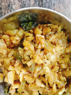 சுரைக்காய் பொரியல்(suraikkai poriyal recipe in tamil) செய்முறை முக்கிய புகைப்படம்
