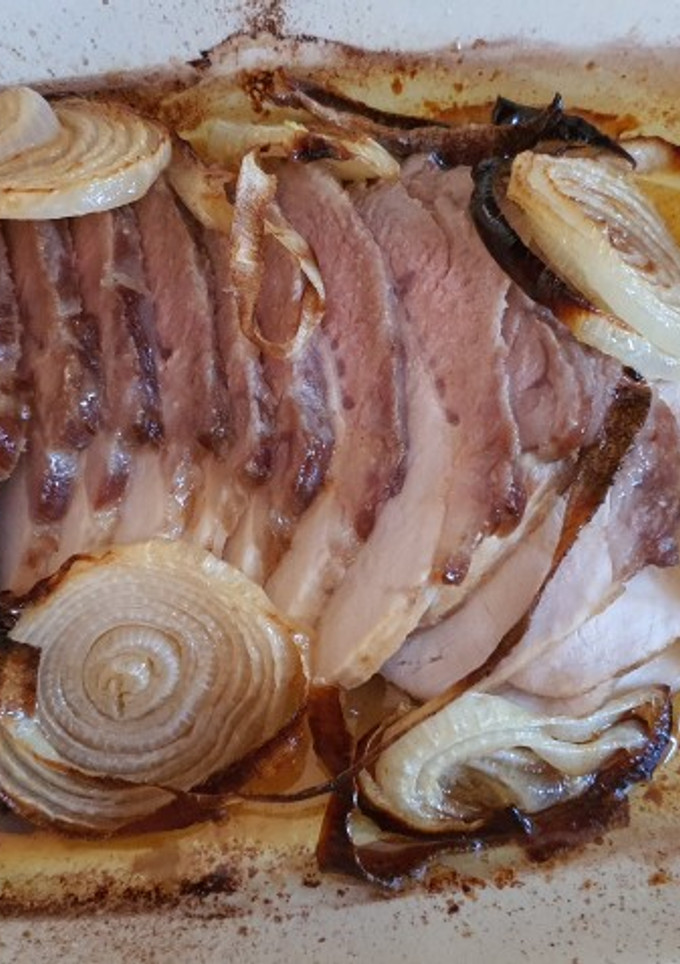 Una foto de Lomo con cebolla al horno