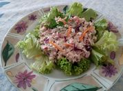 Una foto de ensalada de atún