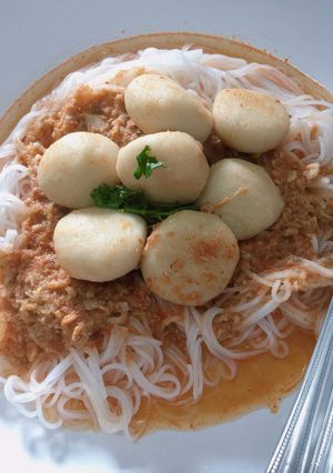 รูปของ ขนมจีนน้ำยาลูกชิ้นปลา