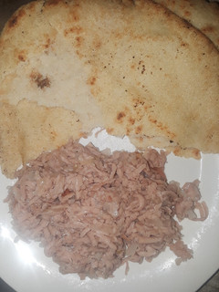 Una foto de Mortadela con cebolla caramelizada