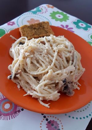 Una foto de Pastas en Salsa de Queso y Champiñones 🍝🧀