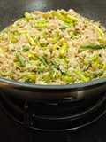 Cocina de aprovechamiento: wok de arroz basmati con trigueros al ajillo