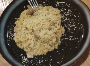 Una foto de Risotto de pavo y champiñones