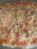 Hacer masa de pizza casera y rellenarla. Hacer la masa a mano o con la Amasadora de pan