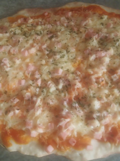 Una foto de Hacer masa de pizza casera y rellenarla