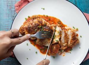 Hình của món Gà Phủ Sốt Cà Chua Phô Mai Bỏ Lò  - Chicken Parmigiana.