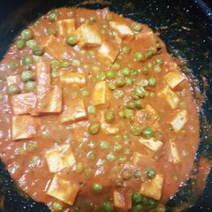 A picture of Paneer matar masala.