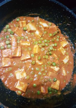 A picture of Paneer matar masala.