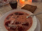 Une photo de betteraves cuites soupe