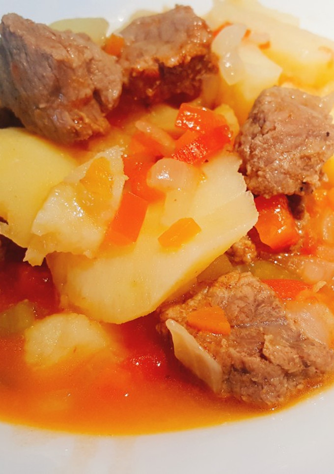 Una foto de Guiso de patatas con tacos de ternera a mi manera