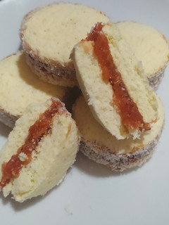 Una foto de Alfajores De Maicena Con Dulce De Membrillo / Semana Del Alfajor 🇦🇷