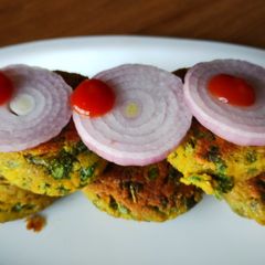 A picture of चणा डाळीचे कटलेट.