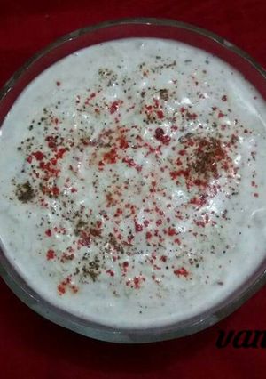 A picture of Cucumber raita.