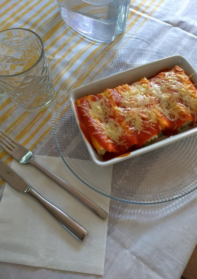 Una foto de Canelones gratinados de jamón
