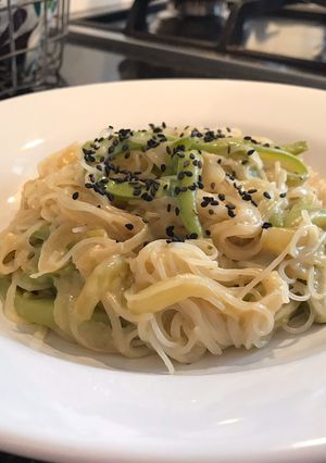 Una foto de Fideos de arroz con zucchini
