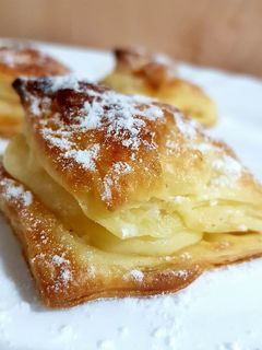 Una foto de Miguelitos con crema pastelera de limón