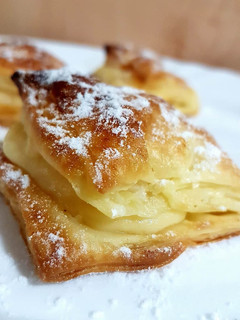 Una foto de Miguelitos con crema pastelera de limón