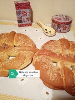 O poză a rețetei Christopsomo sau pâine lui Hristos.