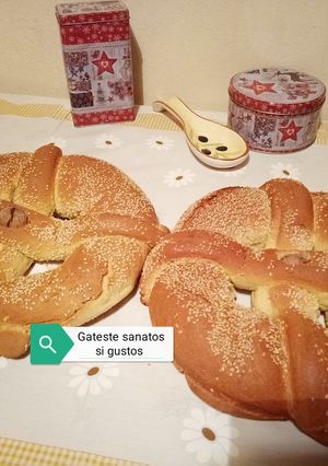O poză a rețetei Christopsomo sau pâine lui Hristos.