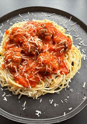 Spagetti és húsgolyó recept fotója