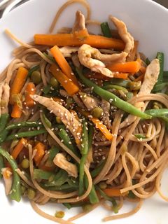 Una foto de “Wok” de pollo
