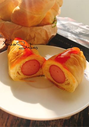 Hình của món Bánh mì xúc xích - món bánh bé yêu thích thơm ngon và bổ dưỡng.