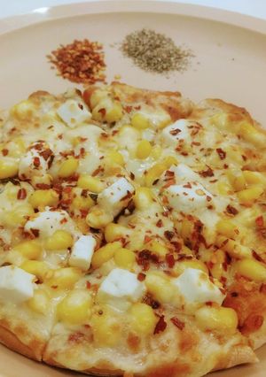 A picture of Corn paneer pizza.