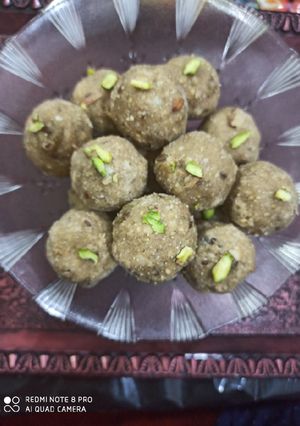 A picture of Sattu ladoo.