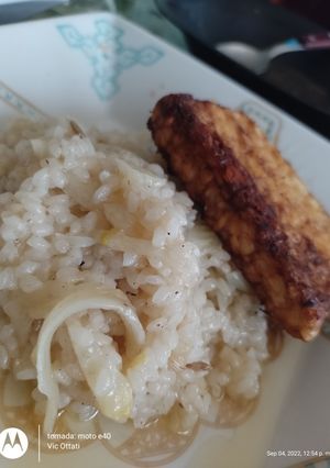 Una foto de Risotto de hinojo con tempeh (vegano)