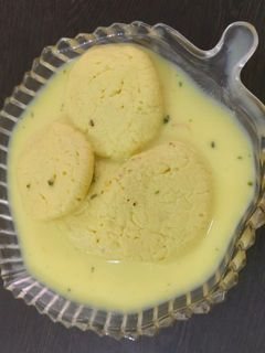 केसरिया रस मलाई (kesariya rasmalai recipe in Hindi) रेसिपी मुख्य फोटो