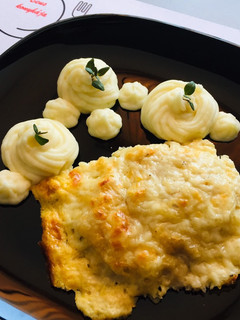 Sajtos-tejszínes csirkemell recept fotója