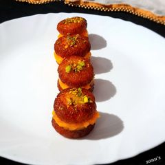 A picture of Gulab Jamun Sandwich.