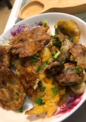 A picture of Crispy Oyster & Mussel Omelet (Light Batter, Extra Eggs, Less Oil).