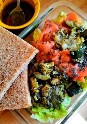 Une photo de Salade équilibrée et vinaigrette protéinée