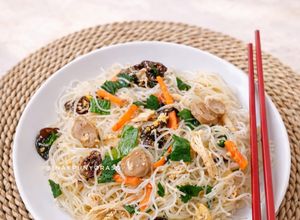 Foto resep Bihun Goreng Putih Jamur Kuping