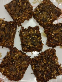 कोथिंबीर वड्या (kothimbir wadya recipe in marathi) रेसिपी चे मुख्य फोटो