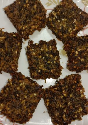 कोथिंबीर वड्या (kothimbir wadya recipe in marathi) रेसिपी चे मुख्य फोटो 