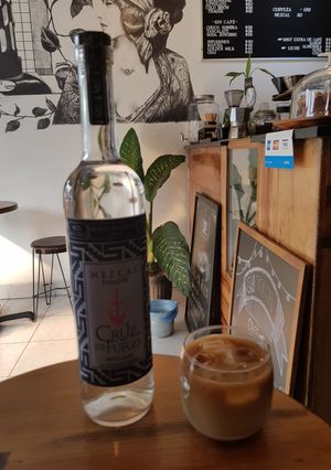 Una foto de Cold brew mezcal