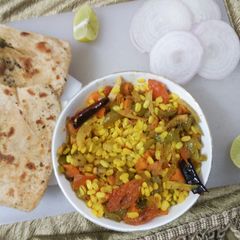A picture of Urad dal with some change.
