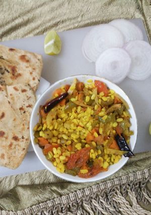 A picture of Urad dal with some change.